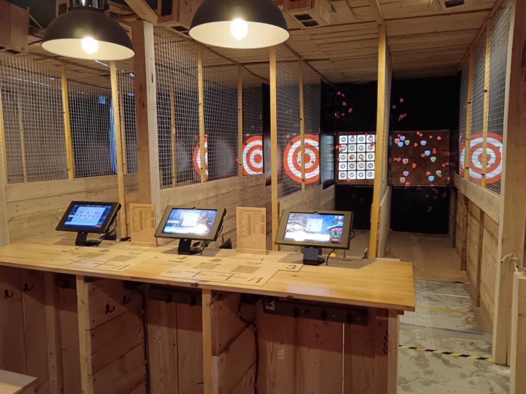 Boostez la cohésion de votre équipe en faisant un team building chez lumberjack, c'est l'assurance d'une soirée réussie.