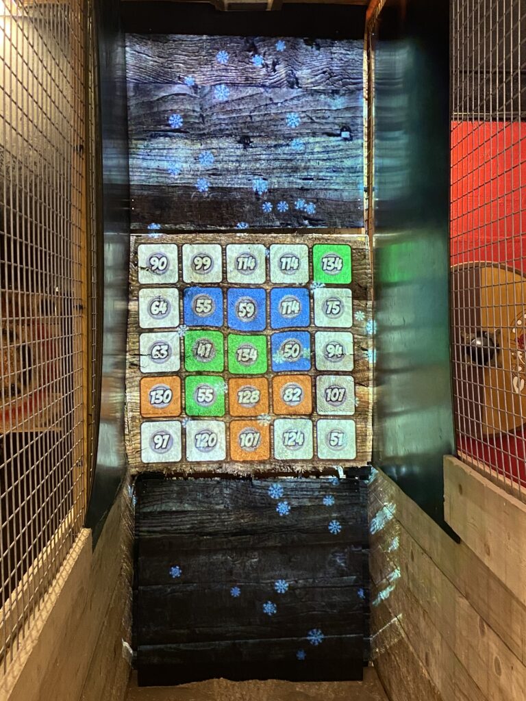 Notre jeu le plus complexe pour votre centre de lancer de hache.